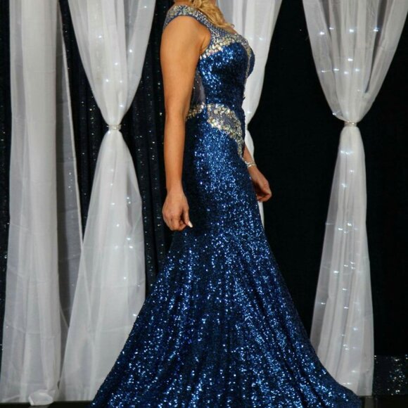 Royal Blue Fully Sequined Juliet Sz Small Gown. Pageant. Prom. Black Tie. - Picture 3 of 3